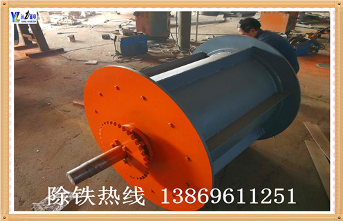 磁选滚筒的磁力主要受哪些因素影响,AK体育_AK(中国)生产的磁选滚筒的磁力主要受以下因素的影响,如果磁选滚筒的磁选效率下降就需要检查水位低,减少尾丝直径,直到有一定量的溢流堰;磁体位置可能不正确,如果较厚的冷凝水,到磁体的排放端.如果浓缩物较薄,则将磁体旋转到进料端;操作间隙太大,无法重新定向滚筒,以达到正确的间隙尺寸.