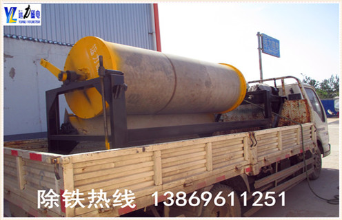 永磁筒式磁选机有强磁的吗?远力强永磁筒式磁选机,永磁筒式磁选机是远力生产的一种新型高磁场的选矿磁选设备,主要用于分选颗粒较细的矿物料和一些非磁性物质中的除铁作用,永磁筒式磁选机表面的磁场强度远远大于普通的磁选机,磁筒分为半逆流.逆流.顺流三种型态,可以适应不同的选别需求.